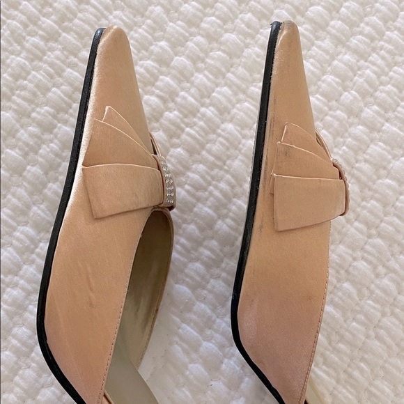 Karen Scott Women's Gold Satin 3” Heeled Mules. Old Money Elegance in Size 6.5. - Picture 7 of 9